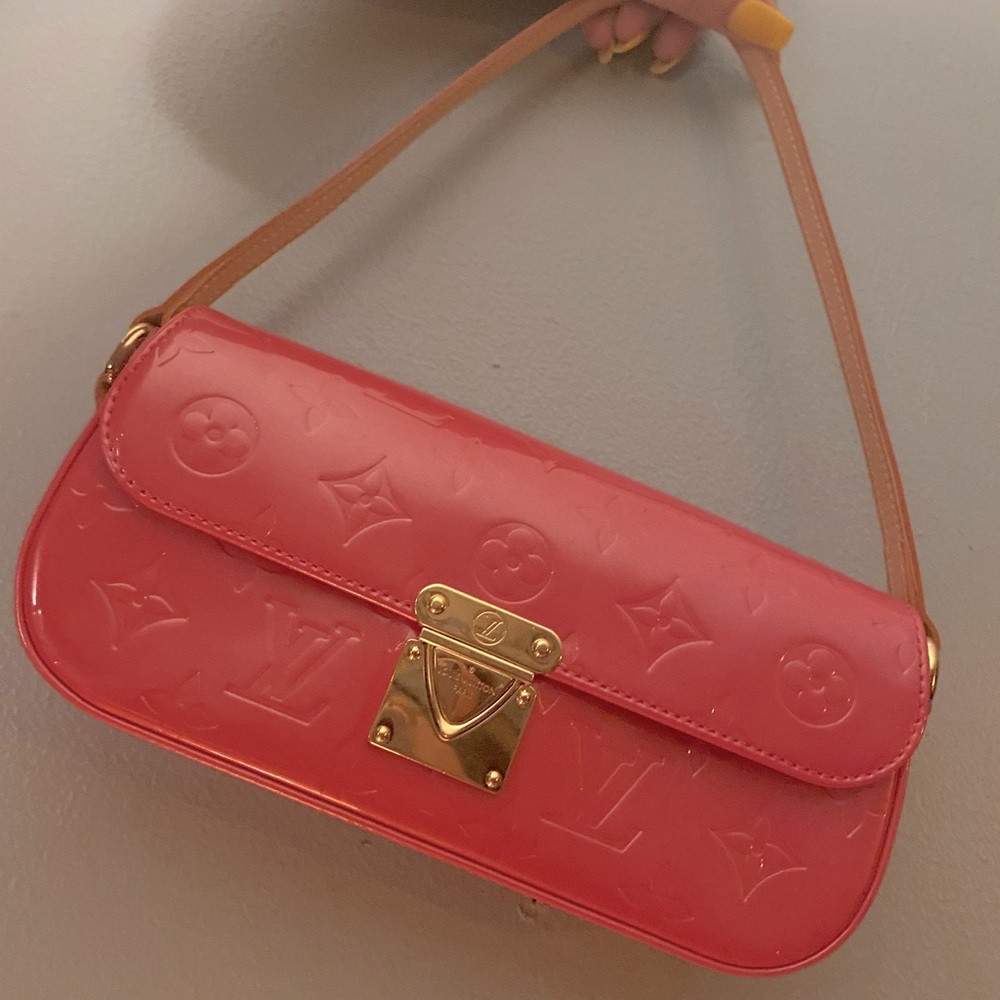 Louis Vuitton small purse 💕